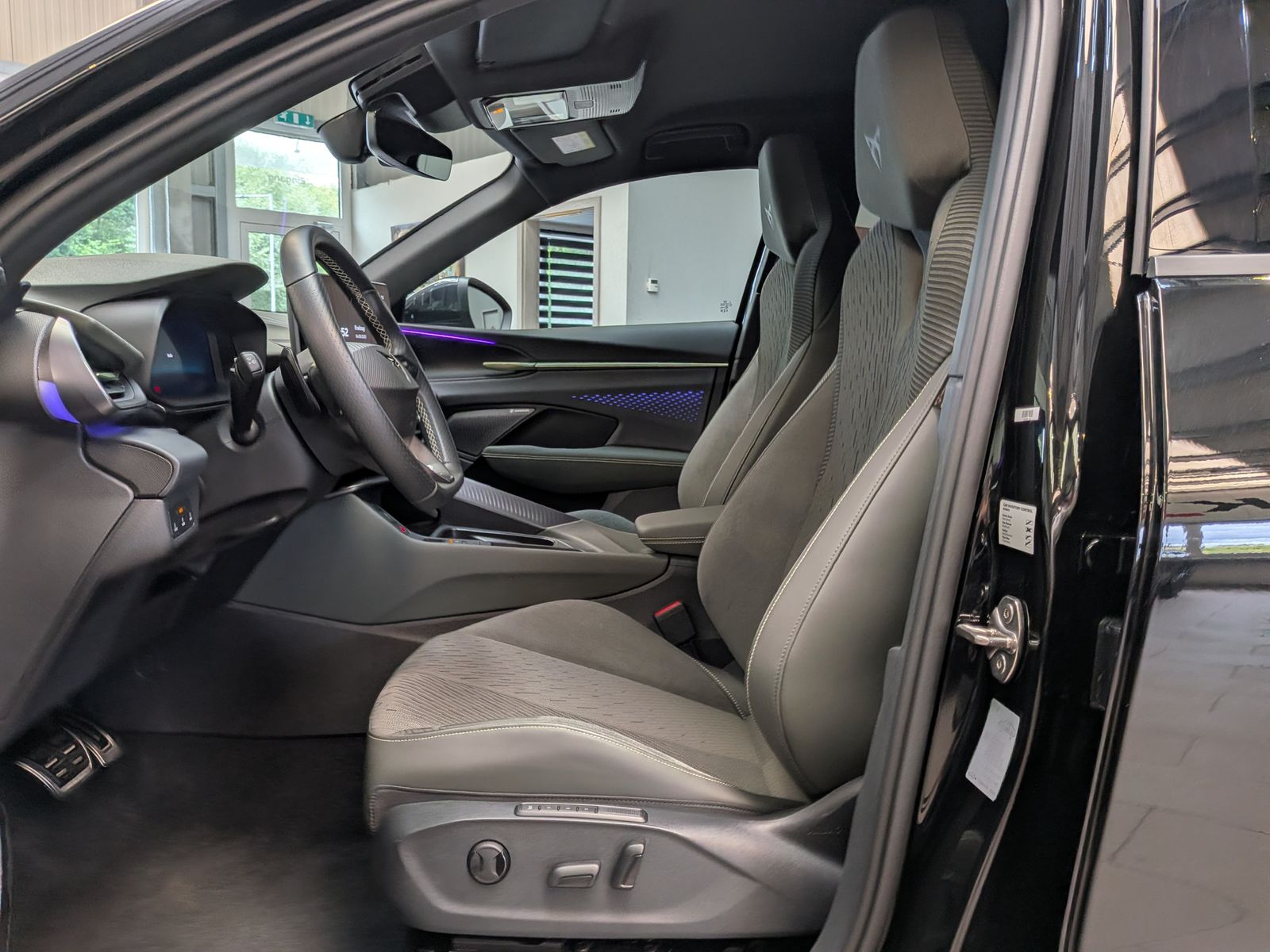 Fahrzeugabbildung CUPRA Terramarr 1.5 eTSI Tribe Sennh Matrix HUD AHK 20