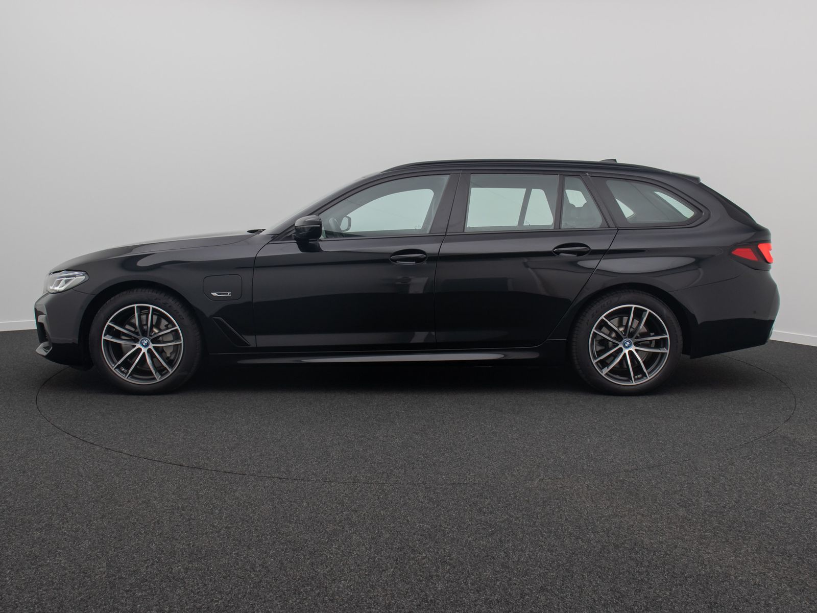 Fahrzeugabbildung BMW 530e M Sport DAB Laser H/K AHK Kamera HUD Komfor