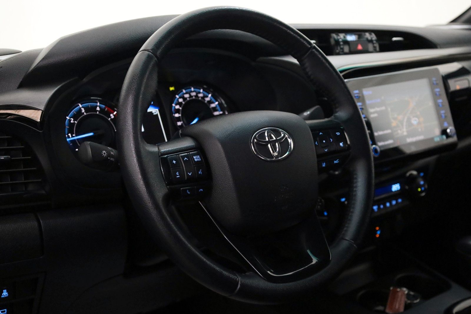 Fahrzeugabbildung Toyota Hilux 2.8 D-4D Invincible,Navi,ACC,  AHK
