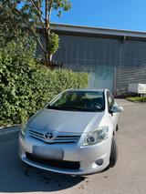 Toyota Auris 1.6 - Toyota Auris aus 2011 mit Benzin-Antrieb