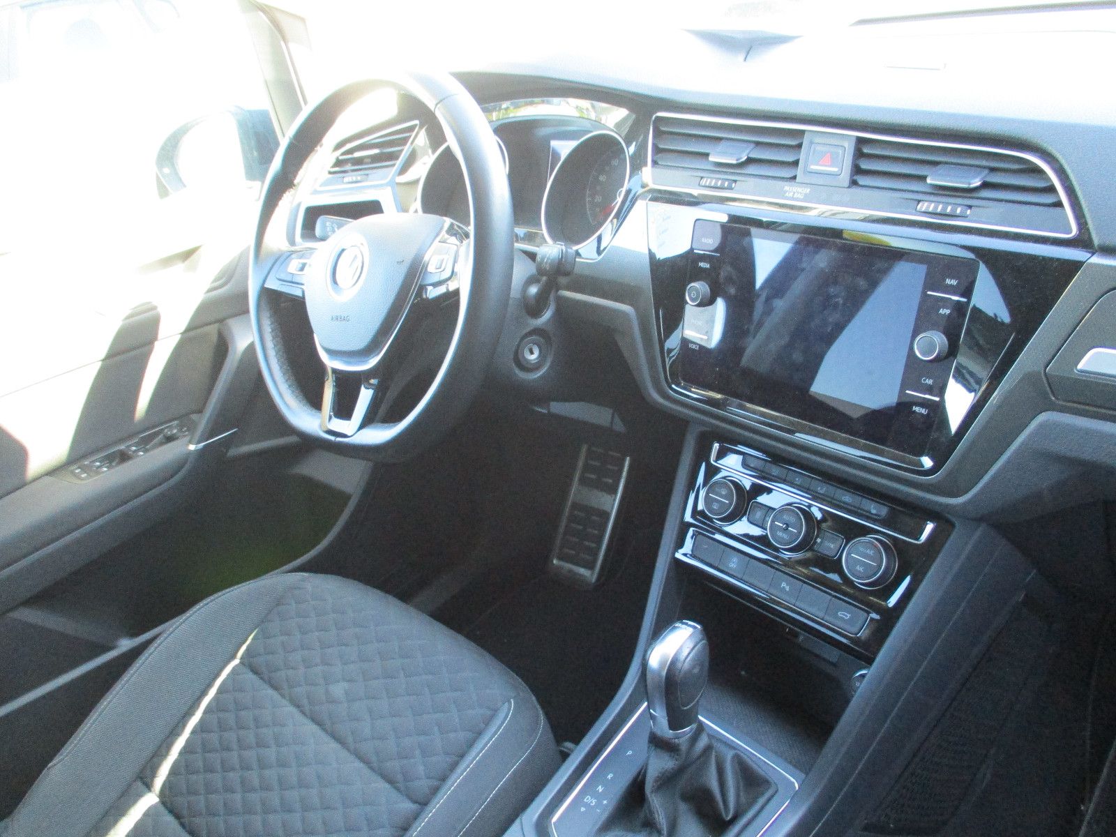 Fahrzeugabbildung Volkswagen Touran  1.6 TDI BMT  Automatik Join  AHK