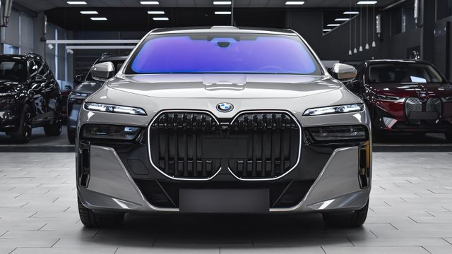 BMW 750e xDrive M Sport Plug-in Hybrid Sportautomati