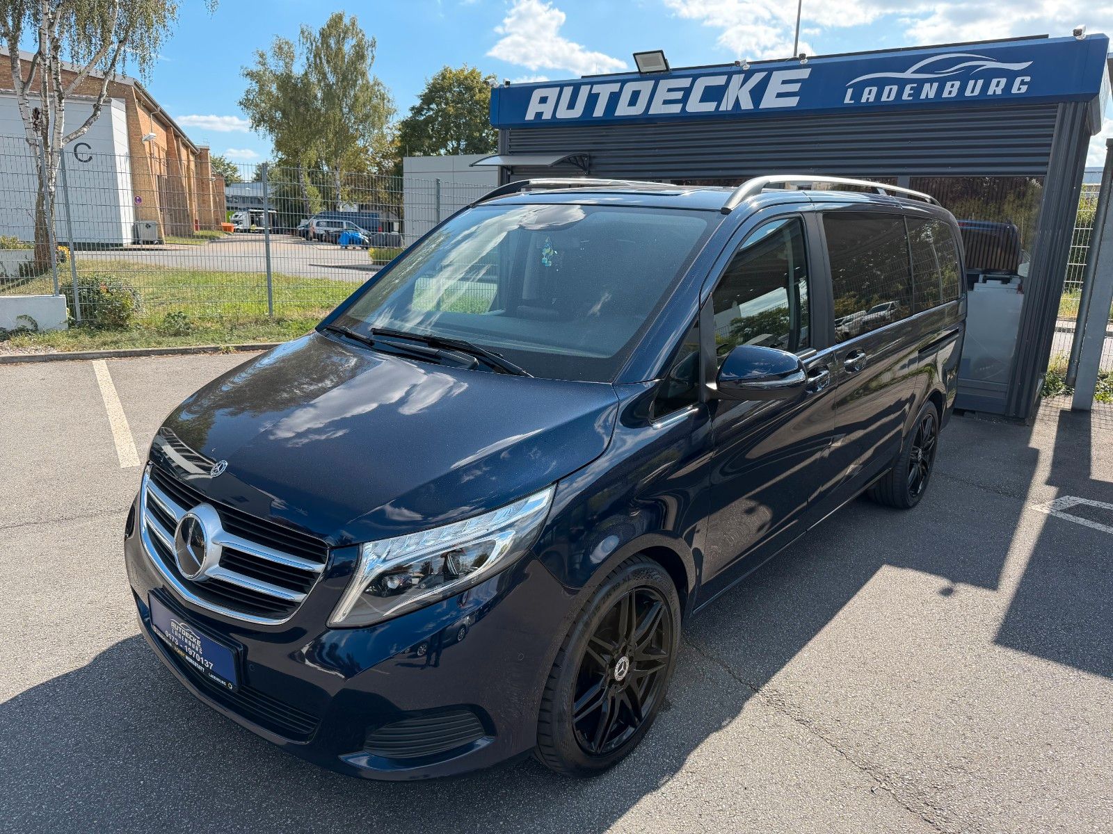 Mercedes V 220 - 1