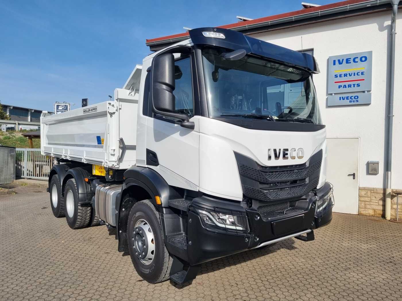 Fahrzeugabbildung Iveco AD300X48Z HR OFF 6x4 Meiller-Kipper + Bordmatik