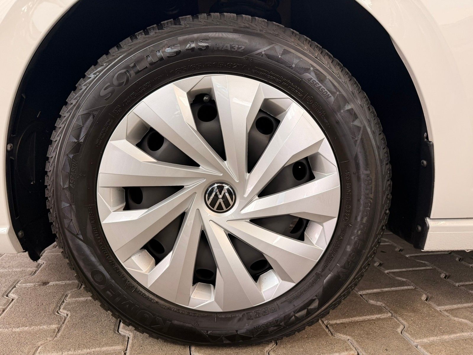 Fahrzeugabbildung Volkswagen Polo 1,0 TSI Life 5-Gang Schaltung + App Connect