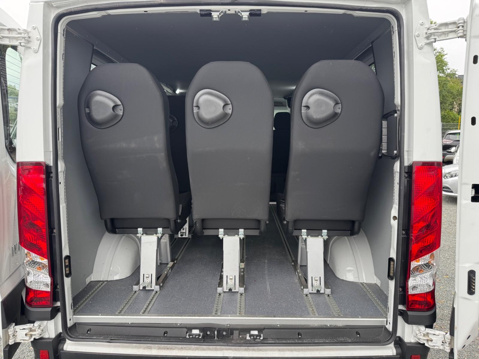 Iveco Daily 2.3 D 10 SITZ/KLIMA/STANDH/AHK/NUR 11.9 KM