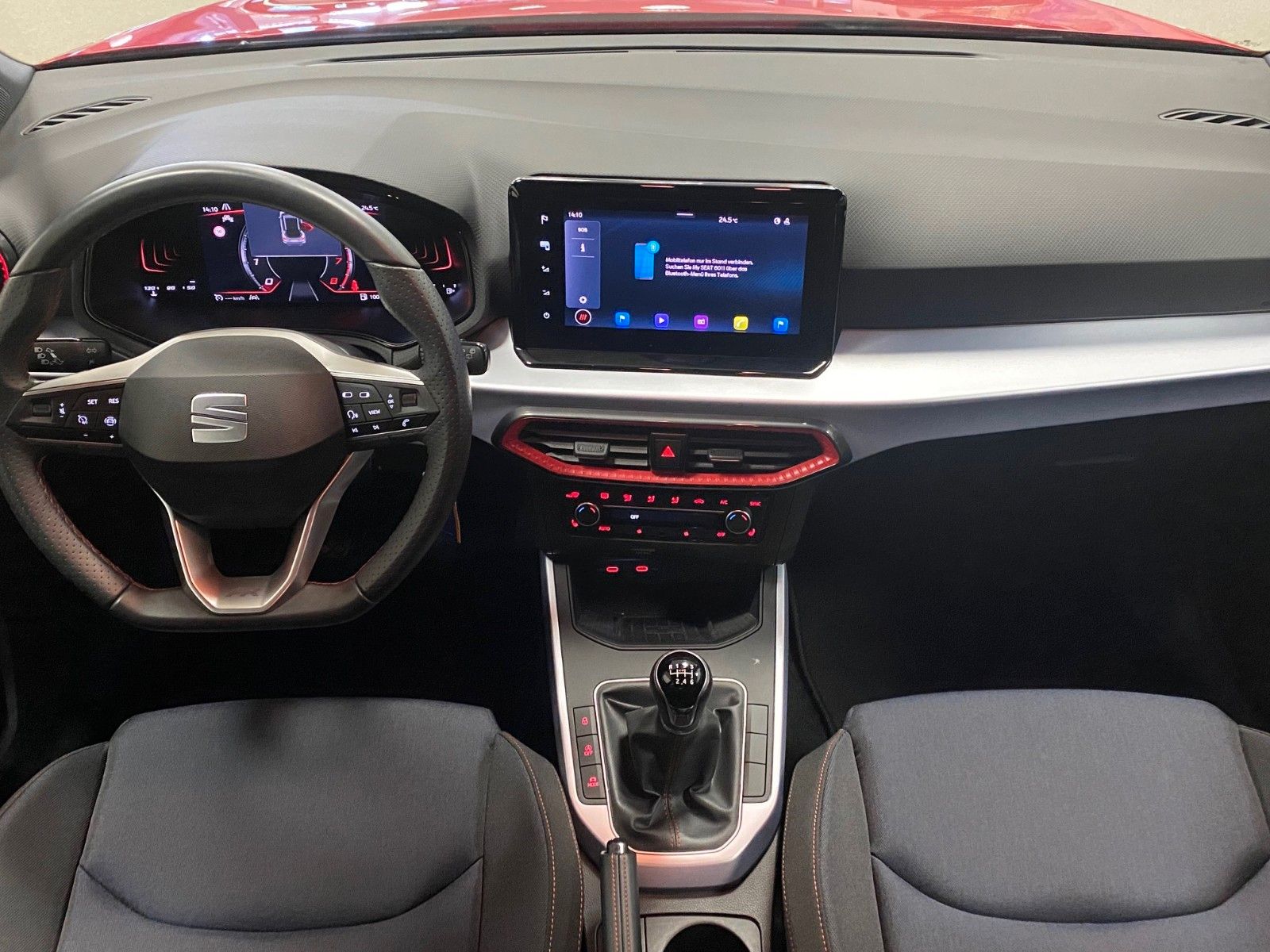 Fahrzeugabbildung SEAT Arona FR 1.0 TSI+NAVIGATION+ALLWETTER+WIRELESS+