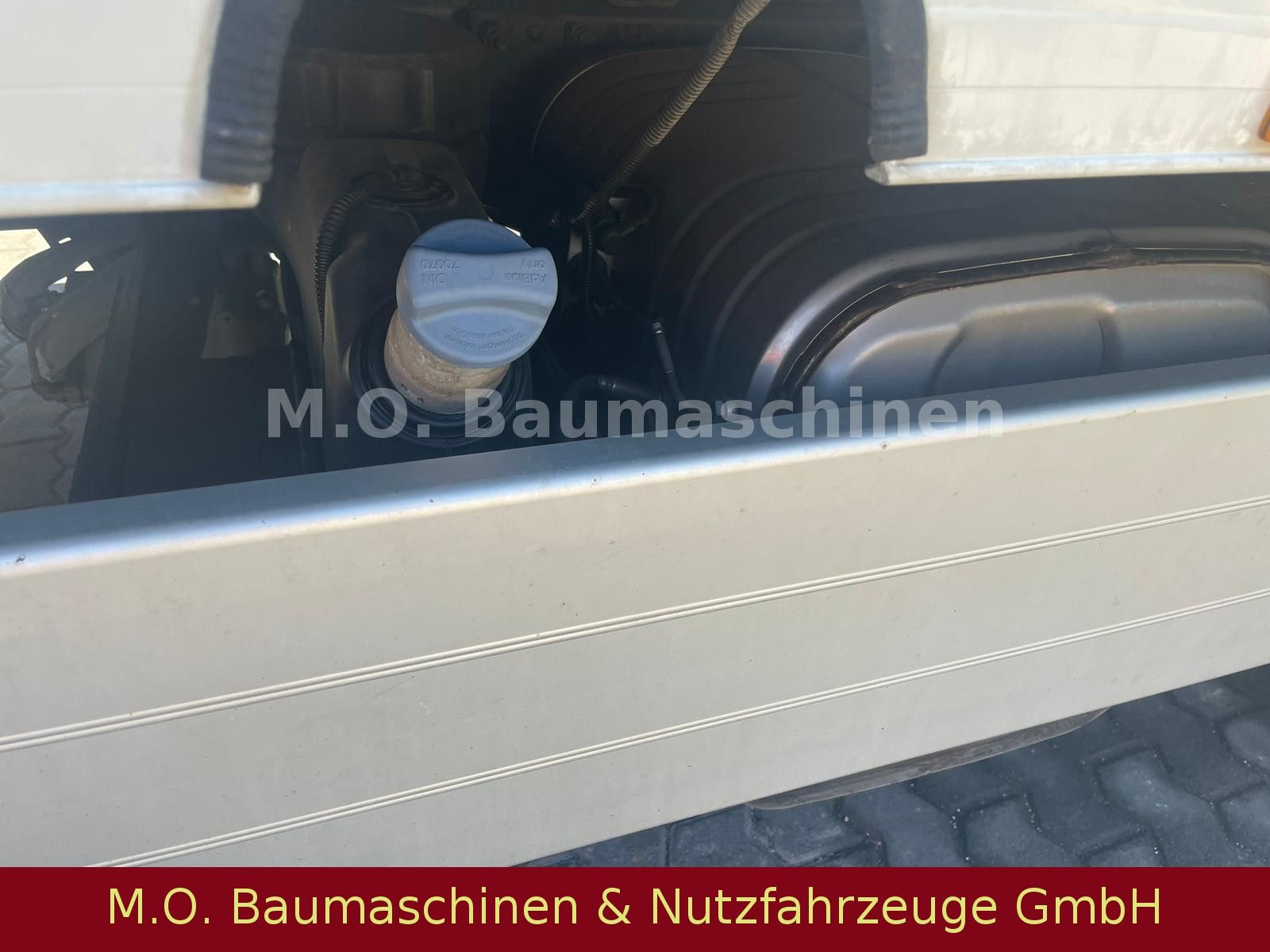 Fahrzeugabbildung Mercedes-Benz 1222 L / Ladebordwand / Thermoking VM-400 D /AC