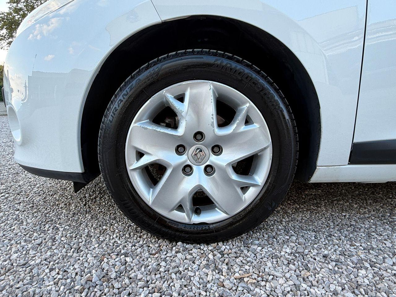 Renault Megane 2011 — photo 8
