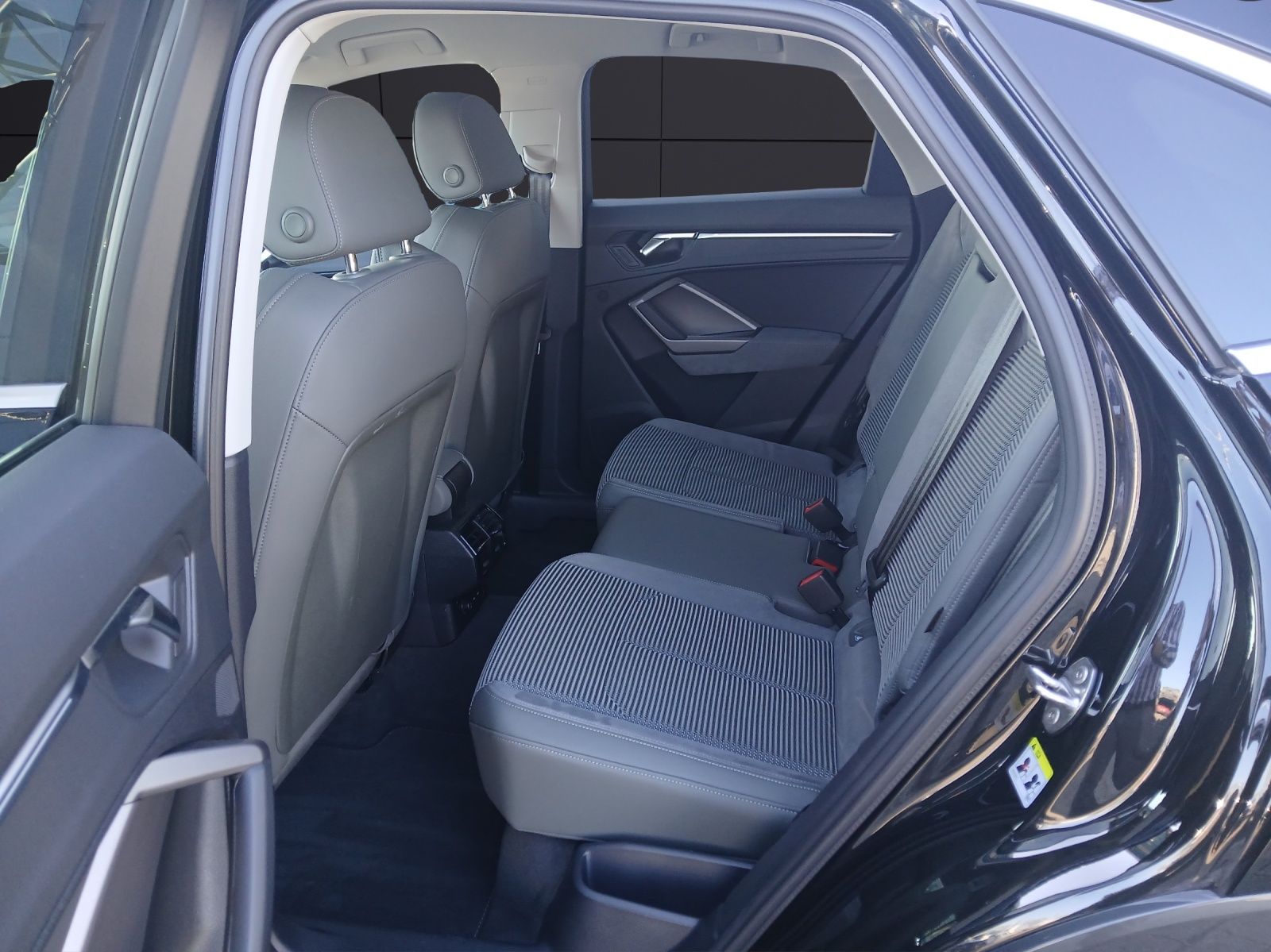 Fahrzeugabbildung Audi Q3 Sportback 45 TFSI quattro S-line S-tronic LED