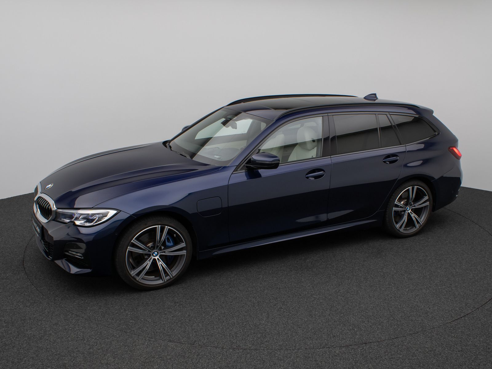 Fahrzeugabbildung BMW 330e xD M Sport Panoram Kamera Laser HUD DAB H/K