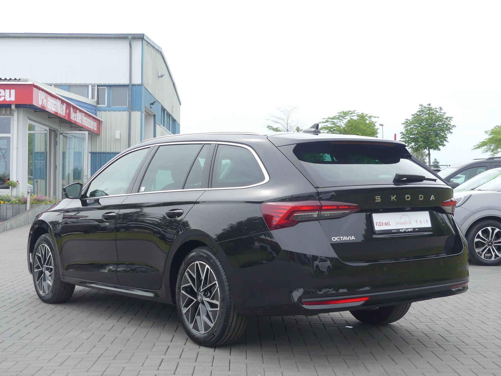 Skoda Octavia Combi 2.0 TDI DSG LED ACC Navi Kamera imagem 3