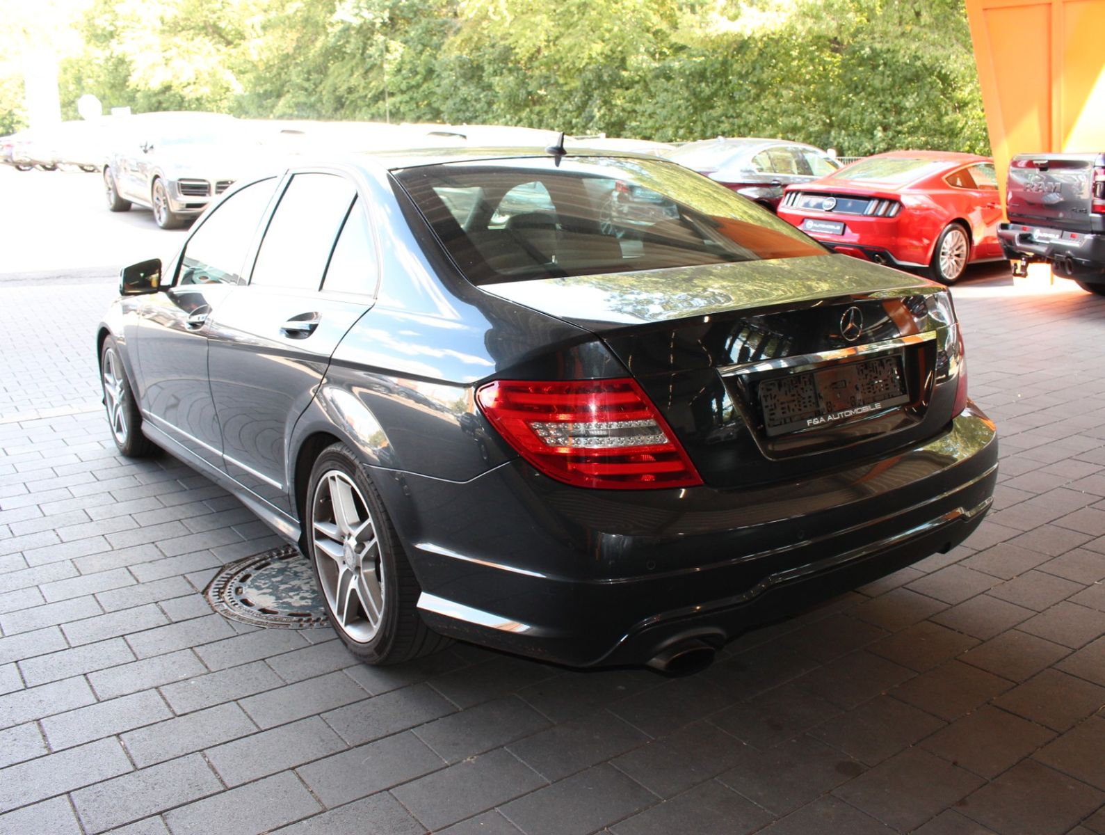 Fahrzeugabbildung Mercedes-Benz C 200 CGI BE AMG Line COMAND+HARMAN KARDON+GSD
