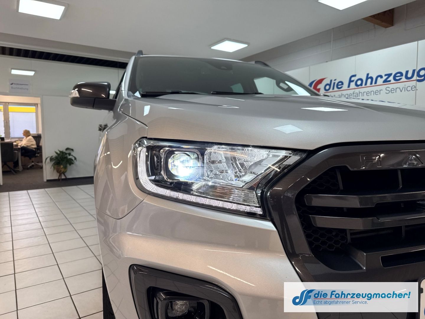 Fahrzeugabbildung Ford Ranger Wildtrak DOKA 212PS 4x4 AHK Navi Leder LE