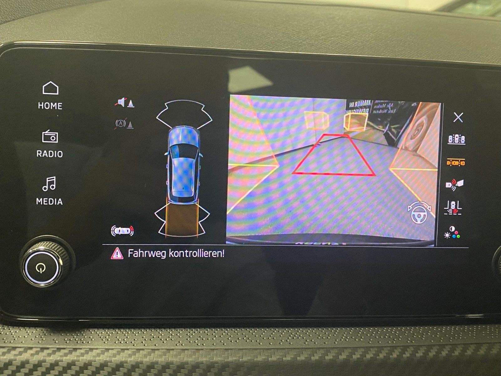Fahrzeugabbildung SKODA Kamiq 1.0 TSI DSG Monte Carlo+MATRIX+PANORAMA+BC