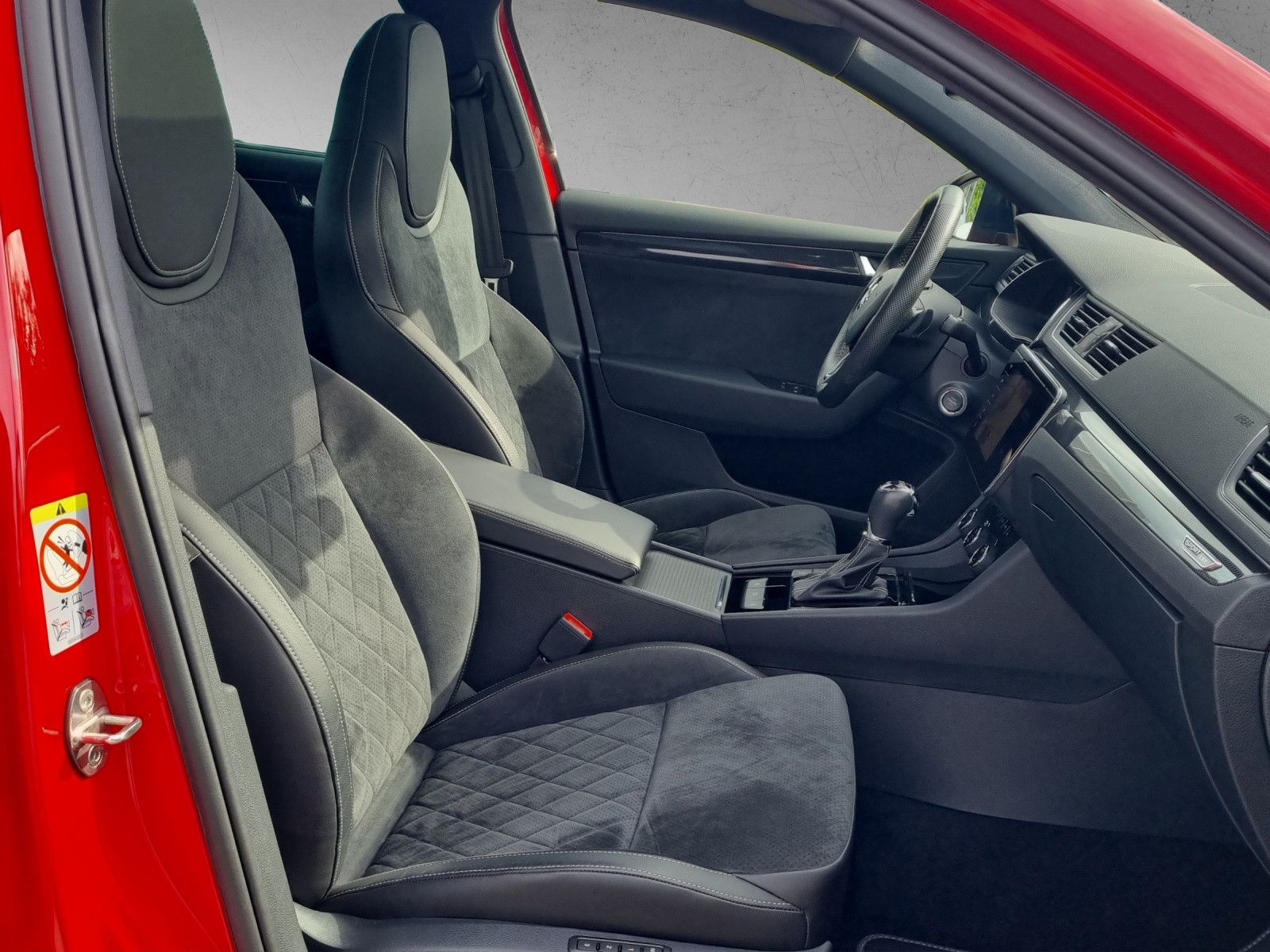 Fahrzeugabbildung SKODA Superb Lim. Sportline 4x4 2,0 TSI Pano Navi AHK