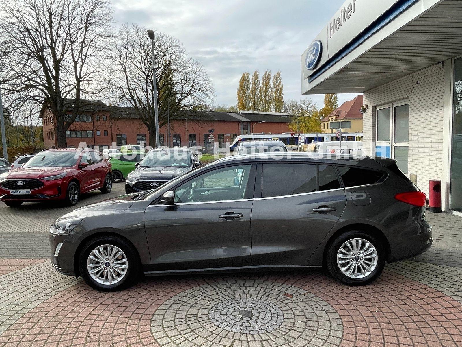Ford Focus Turnier Titanium X / LED+Navi+Kamera
