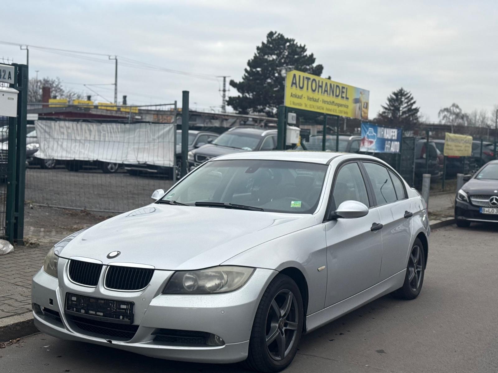 BMW 320 3 Limousine 320i Automatik! Limousine.