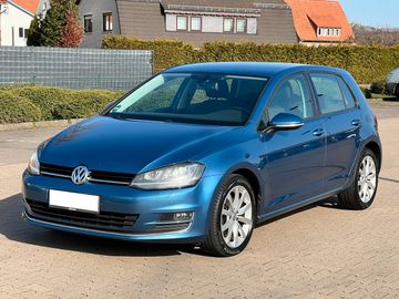Volkswagen Golf - 1