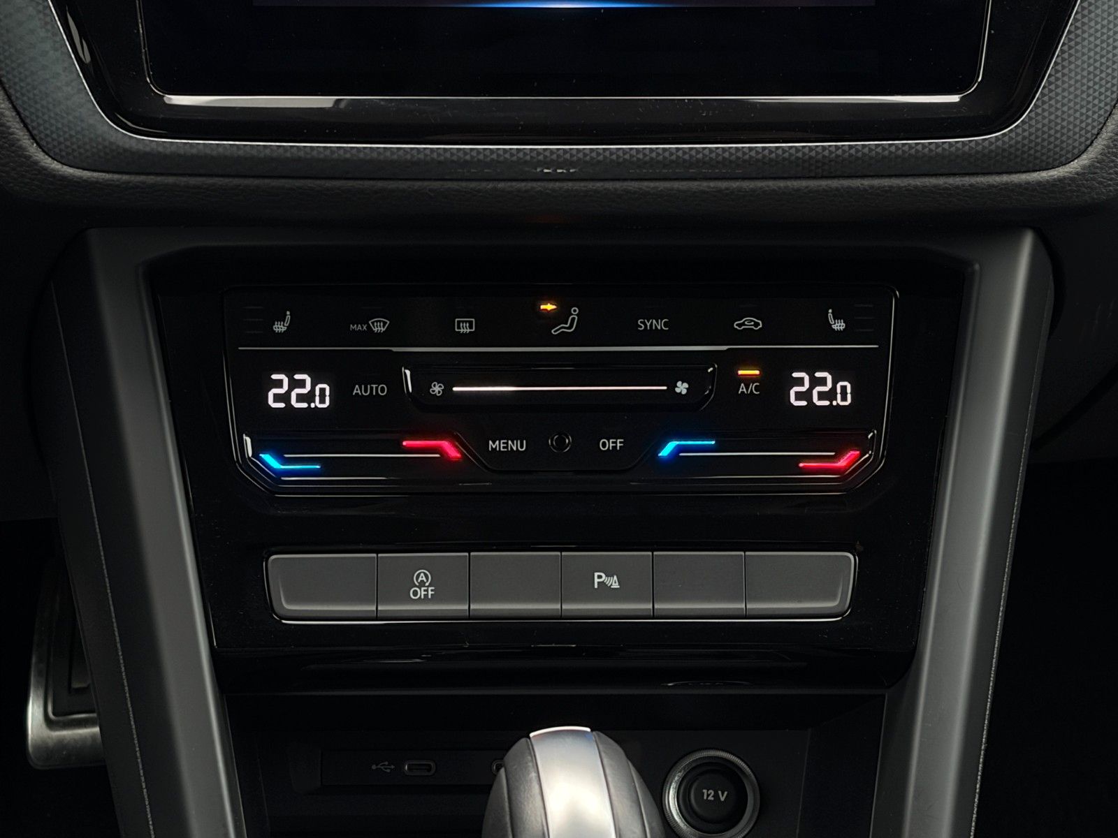 Fahrzeugabbildung Volkswagen Touran 1.5 TSI DSG Active Kamera ACC LED LHZ SHZ