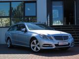 Mercedes-Benz E 200 CGI T Leder Sitzheizung Navi Speedtronic - Mercedes-Benz E 200 in Düsseldorf