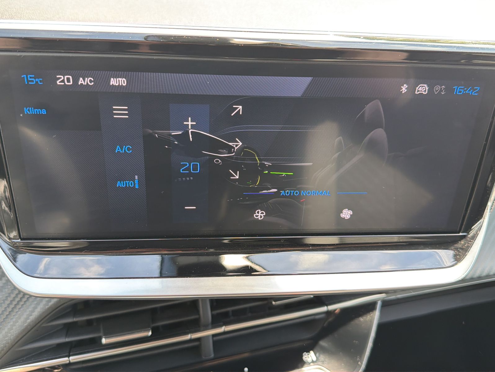 Fahrzeugabbildung Peugeot 208 Hybrid 110 Allure - Automatik