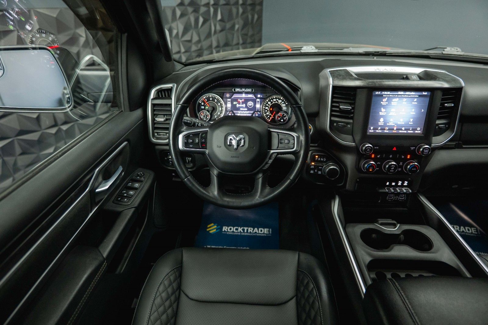 Fahrzeugabbildung Dodge RAM 5.7 V8 HEMI 4x4 BLACK Limited Longbed 19%