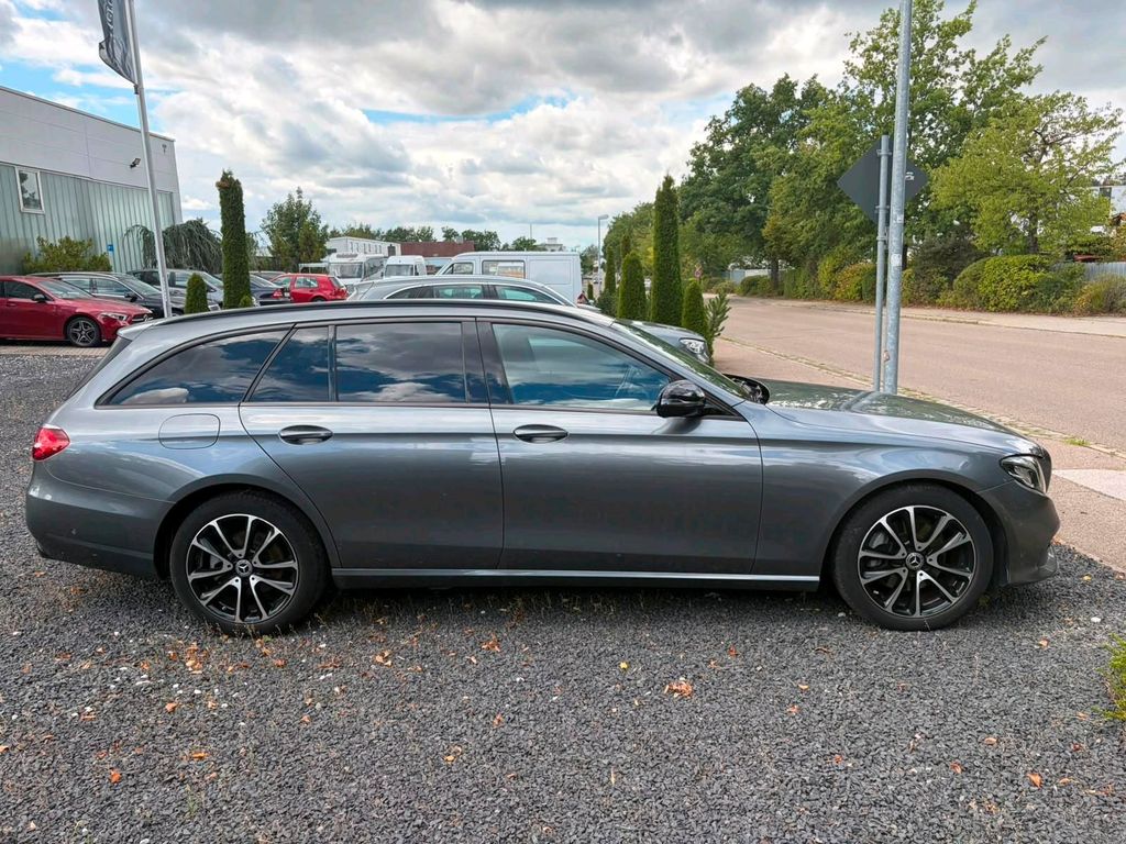 Image of Mercedes-Benz E 200