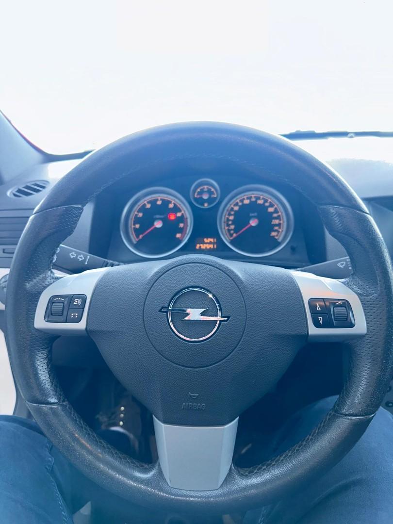 Opel Astra 2009 — photo 13