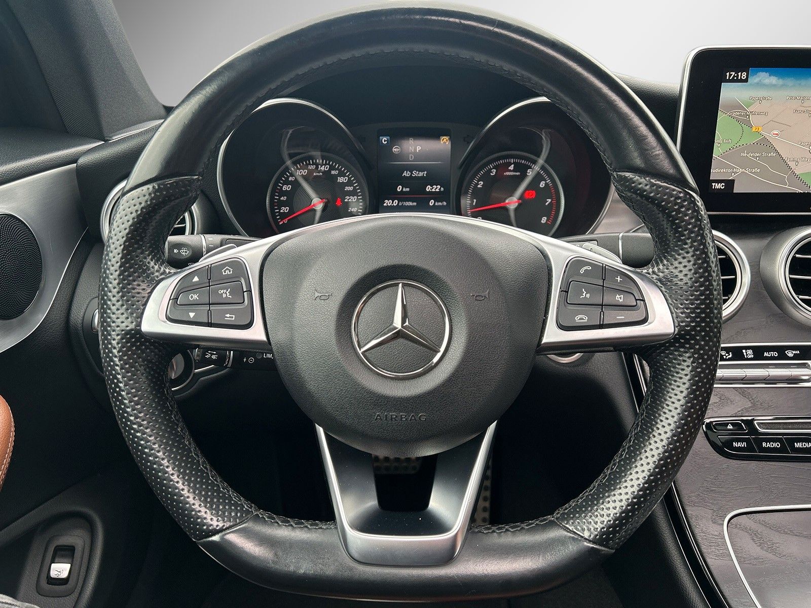 Fahrzeugabbildung Mercedes-Benz C 400 4Matic *AMG-Line*Panorama*Vollleder*Kamera