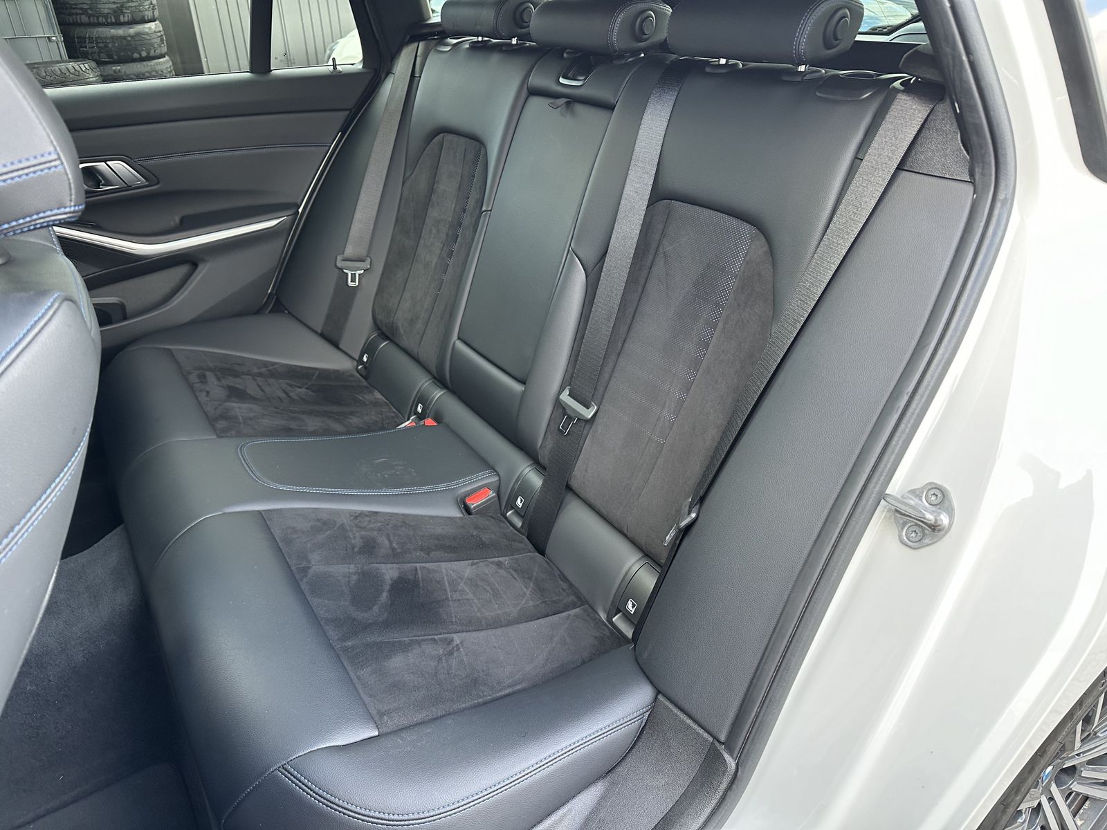Fahrzeugabbildung BMW 330i Touring M-Sport NAV+LED+PANO+AHK+LIVECOCKPI