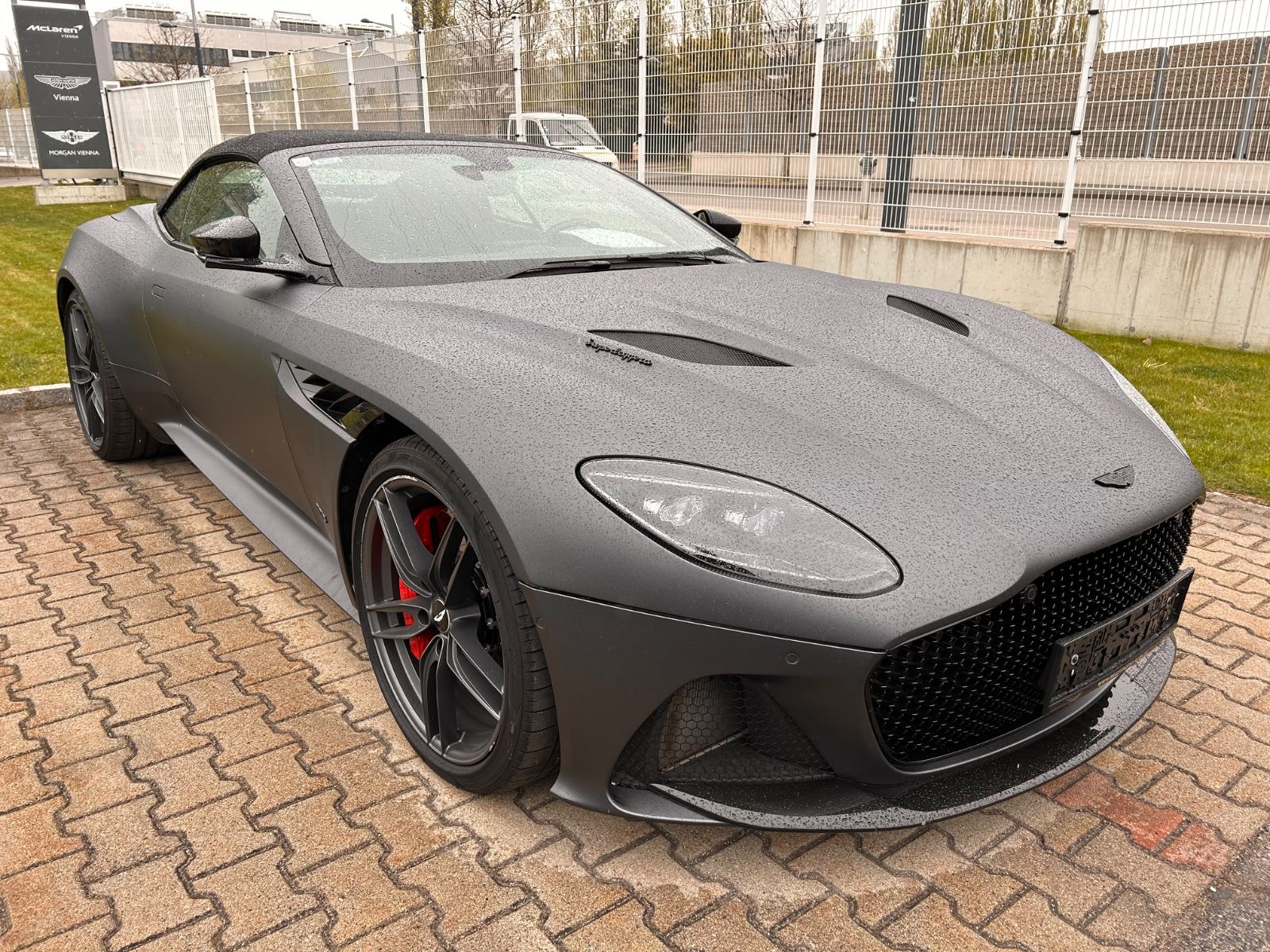 ASTON MARTIN DBS