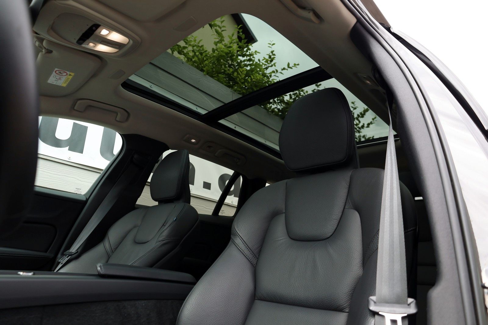 Fahrzeugabbildung Volvo V60 Kombi Plus Bright Leder,Navi,LED,PanDach,ACC