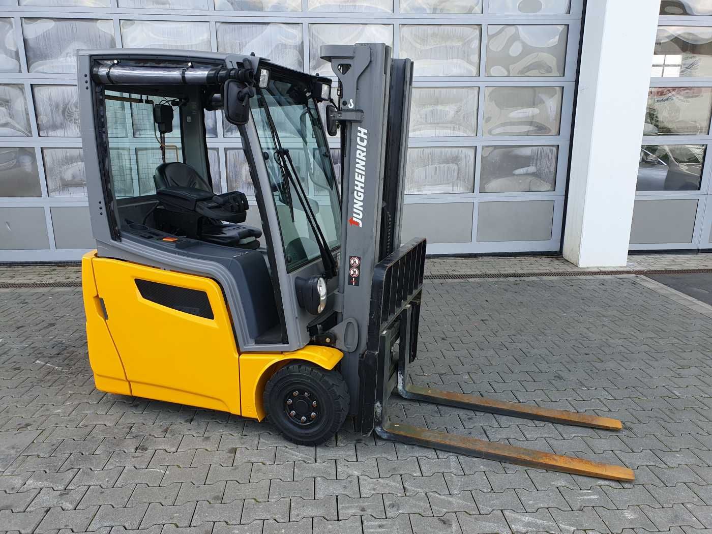 Fahrzeugabbildung Jungheinrich EFG 215 / Triplex: 4.25m! / SS / nur 2.184h!
