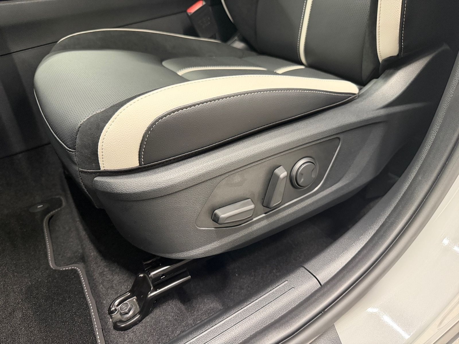 Fahrzeugabbildung Kia SPORTAGE 1.6D 2WD DCT GTL SD GD DRI SOUN