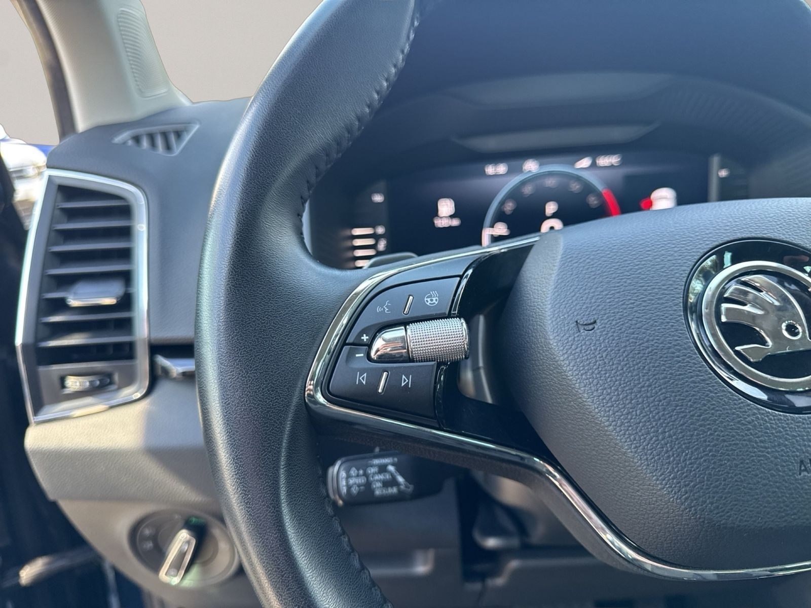 Karoq 1.5 TSI Style, Family, AHK, ACC, LED, DSG
