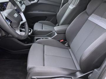 صورة 10 لـ 2025 AUDI Q4 E-TRON