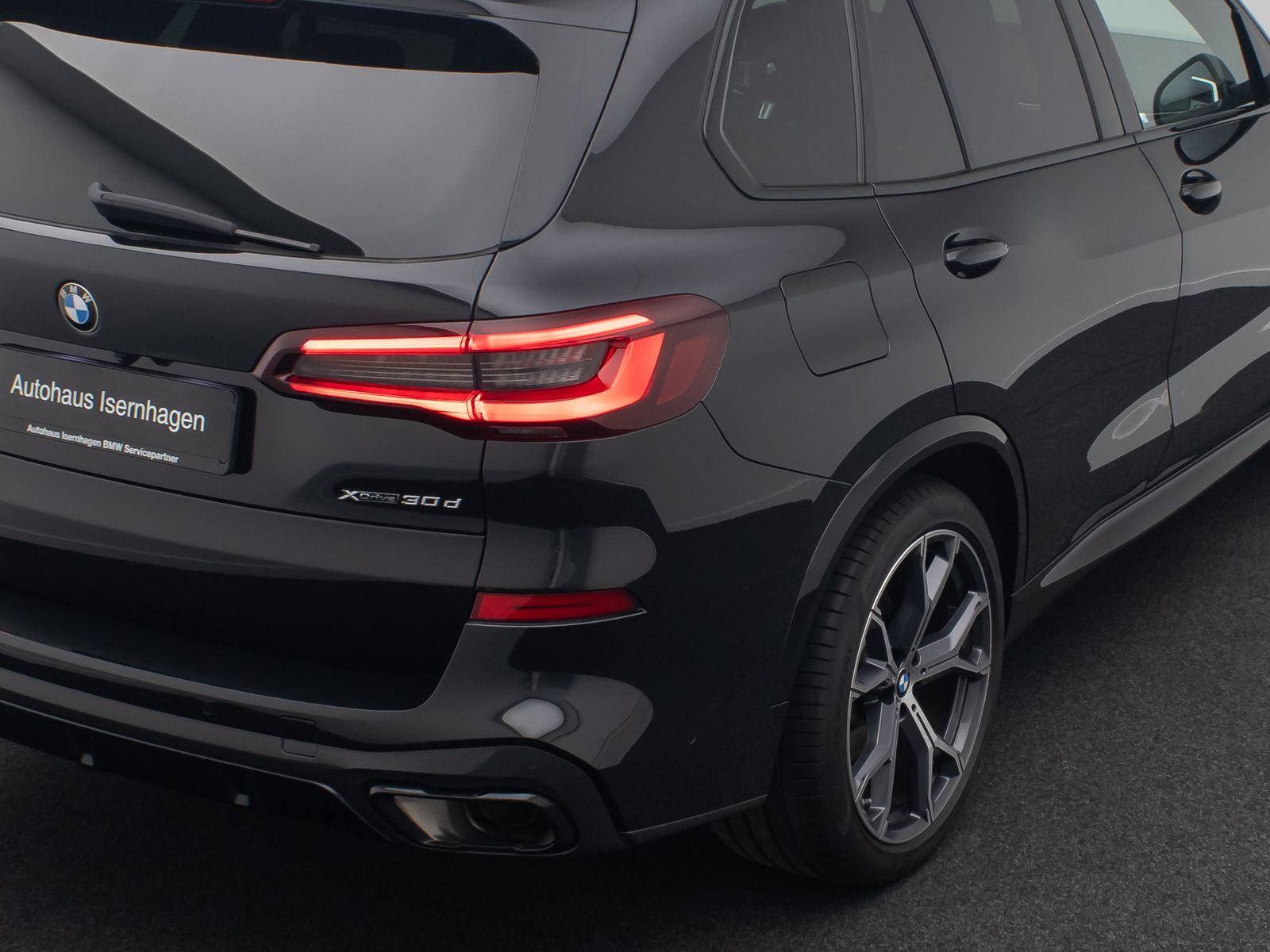 Fahrzeugabbildung BMW X5 xD30d M Sport Panorama HUD DispKey Individual