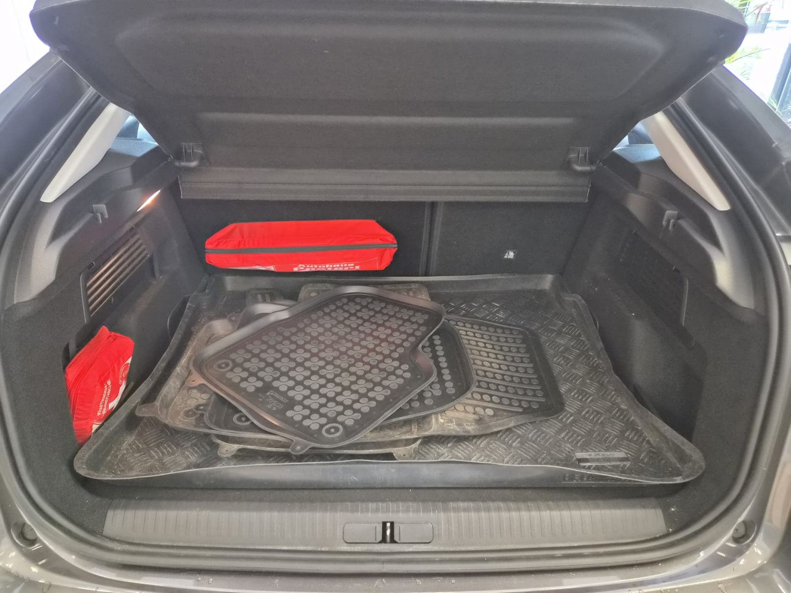 Fahrzeugabbildung Citroën C4 Lim. Plus / LED / NAVI / KAMERA / Sitzhz.