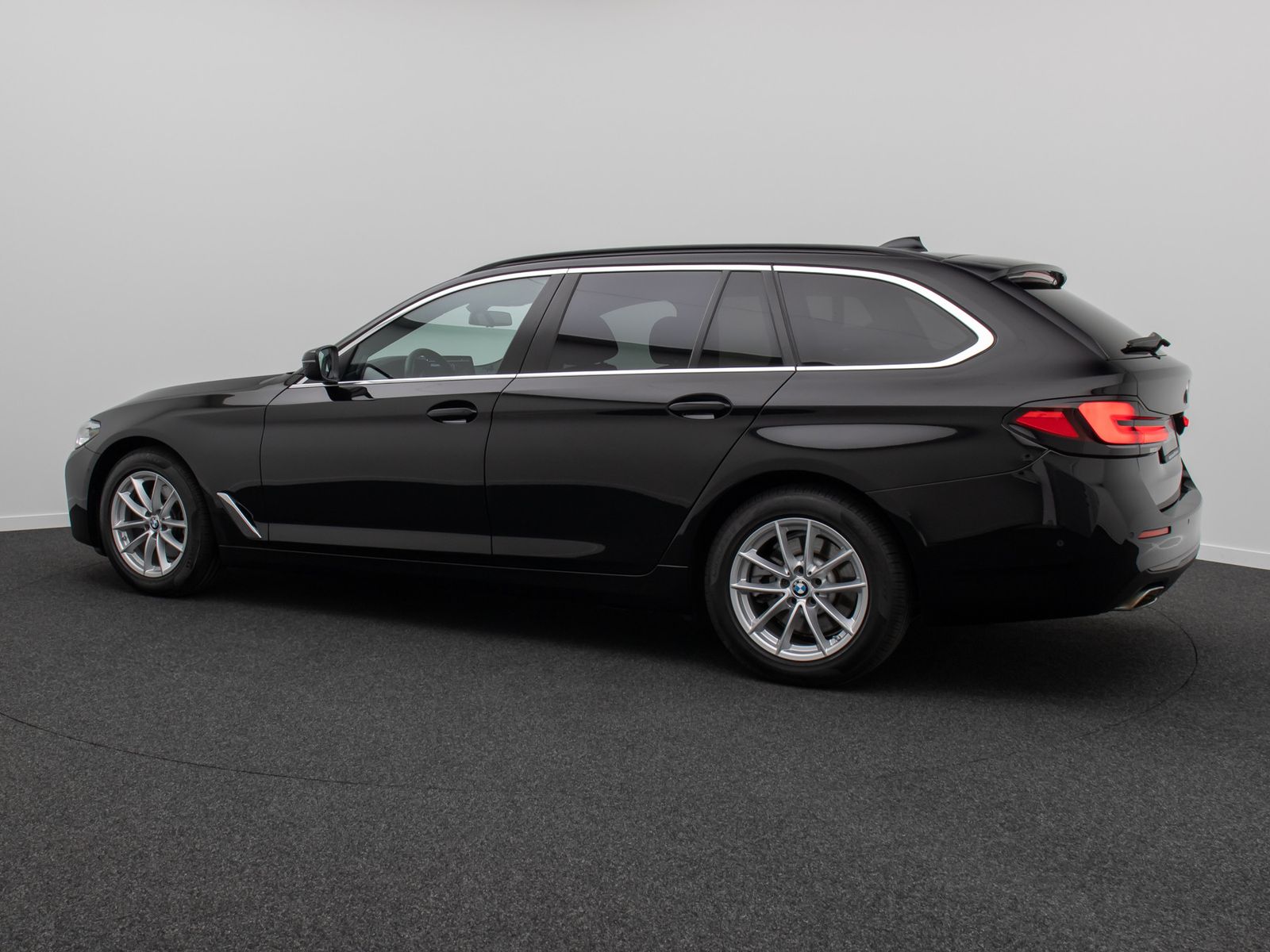Fahrzeugabbildung BMW 520d Sport Kamera DAB Alarm Leder Panorama H/K