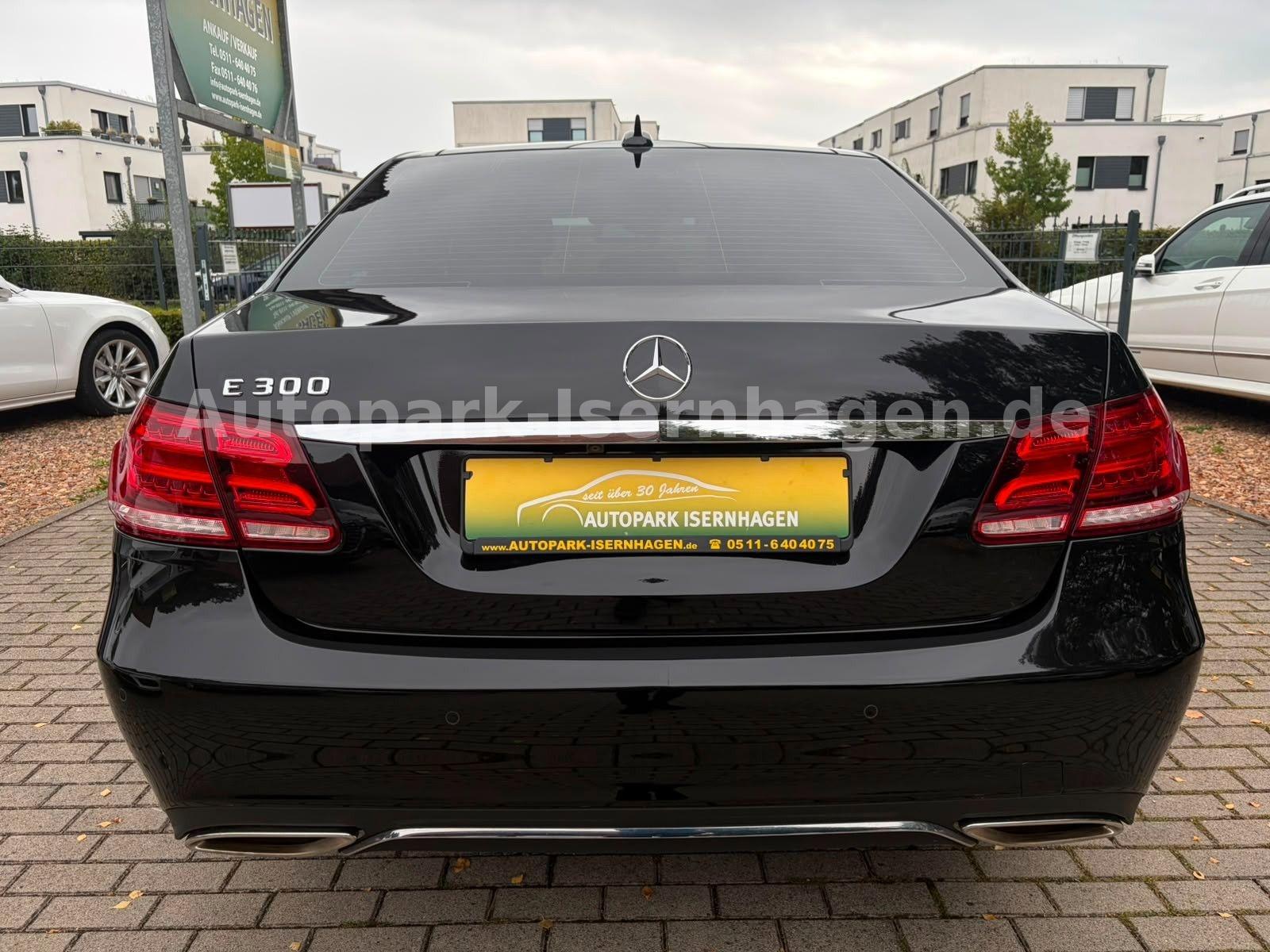 Mercedes-Benz E 300 Avantgarde*FL*Pano*Leder*4xSZH*Keyless*Xen