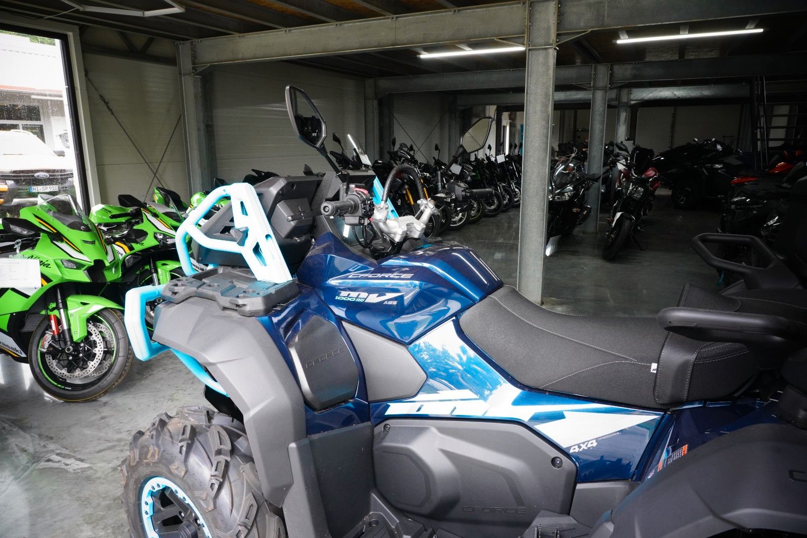 Fahrzeugabbildung CFMOTO CForce 1000 MV MUD Version Touring Pro