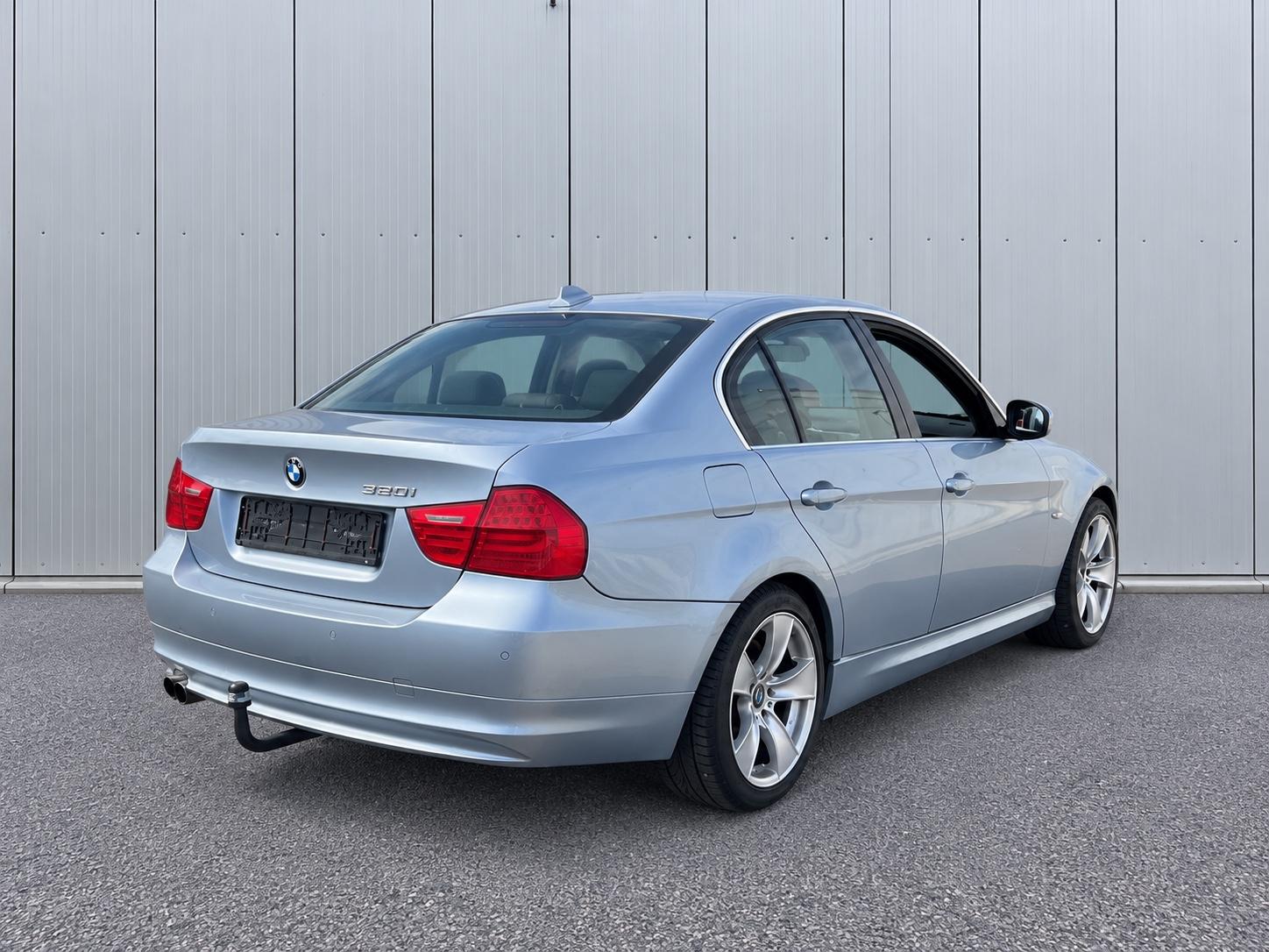 BMW 330i