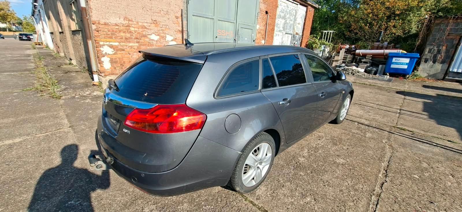 Opel Insignia 2011 — interior