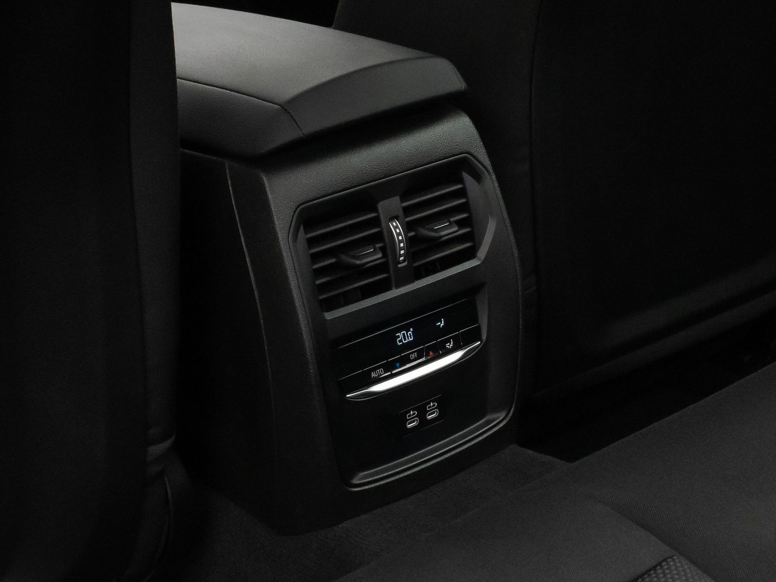 Fahrzeugabbildung BMW 318i GeschwindigReg DAB PDC Cockpit+ Widscreen