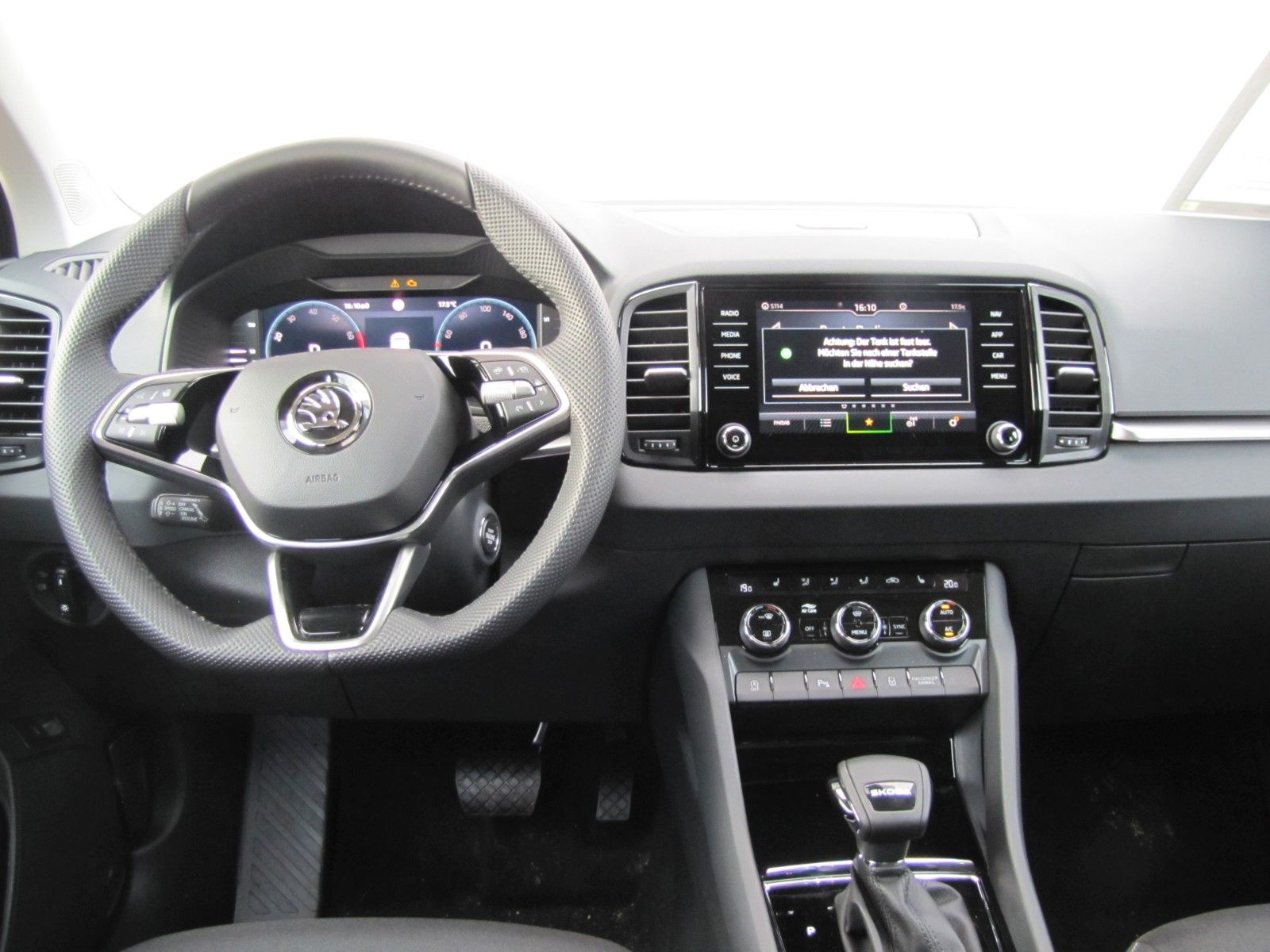 Fahrzeugabbildung SKODA Karoq Selection 1.5 TSI DSG