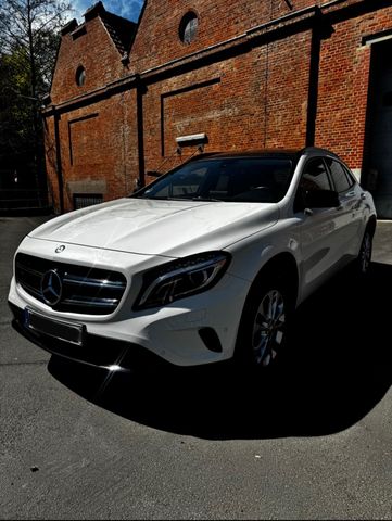 MERCEDES-BENZ GLA 250
