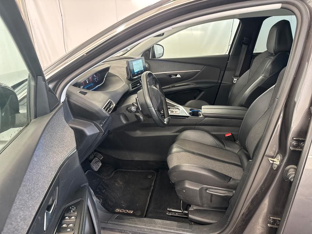 Fahrzeugabbildung Peugeot 5008 Allure 1.2T LED/NAVI/AHK/R´CAM/BLIS