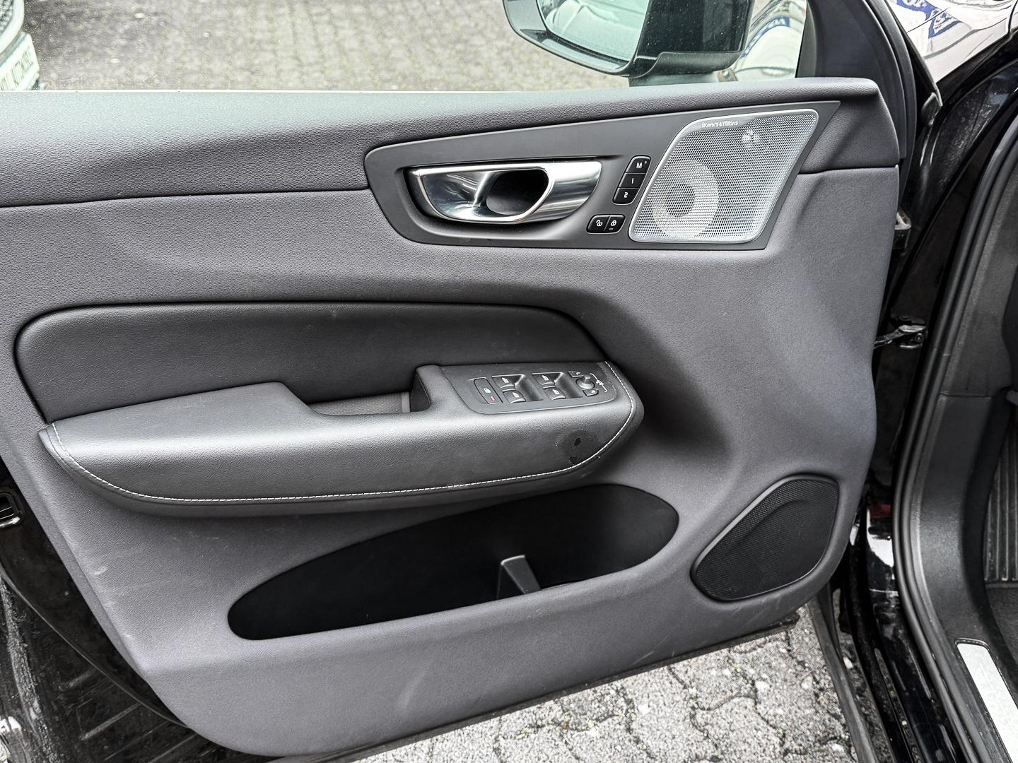 Volvo XC60 Inscription Recharge Plug-In Hybrid AWD T8 