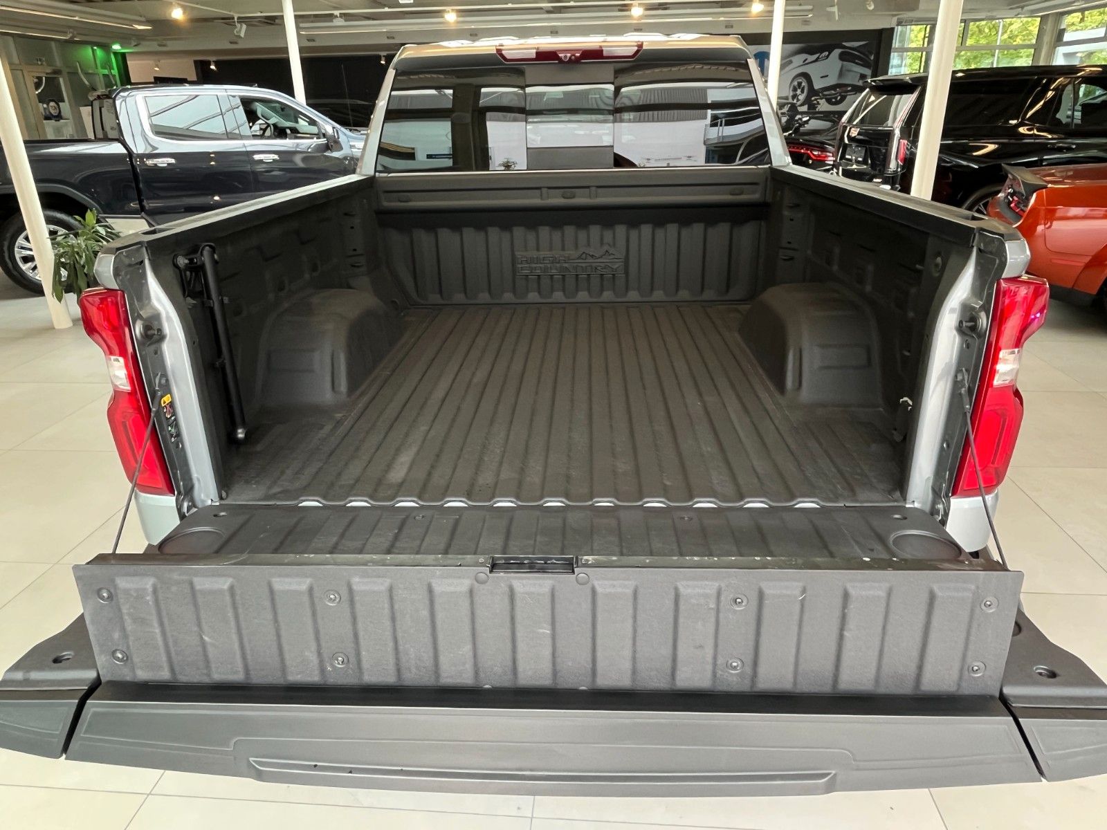 Fahrzeugabbildung Chevrolet Silverado 6.2 V8 High Country Black Package